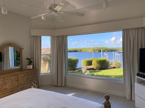 Port Saint Lucie Villa | Magnifique Villa sur l'eau avec piscine & jacuzzi