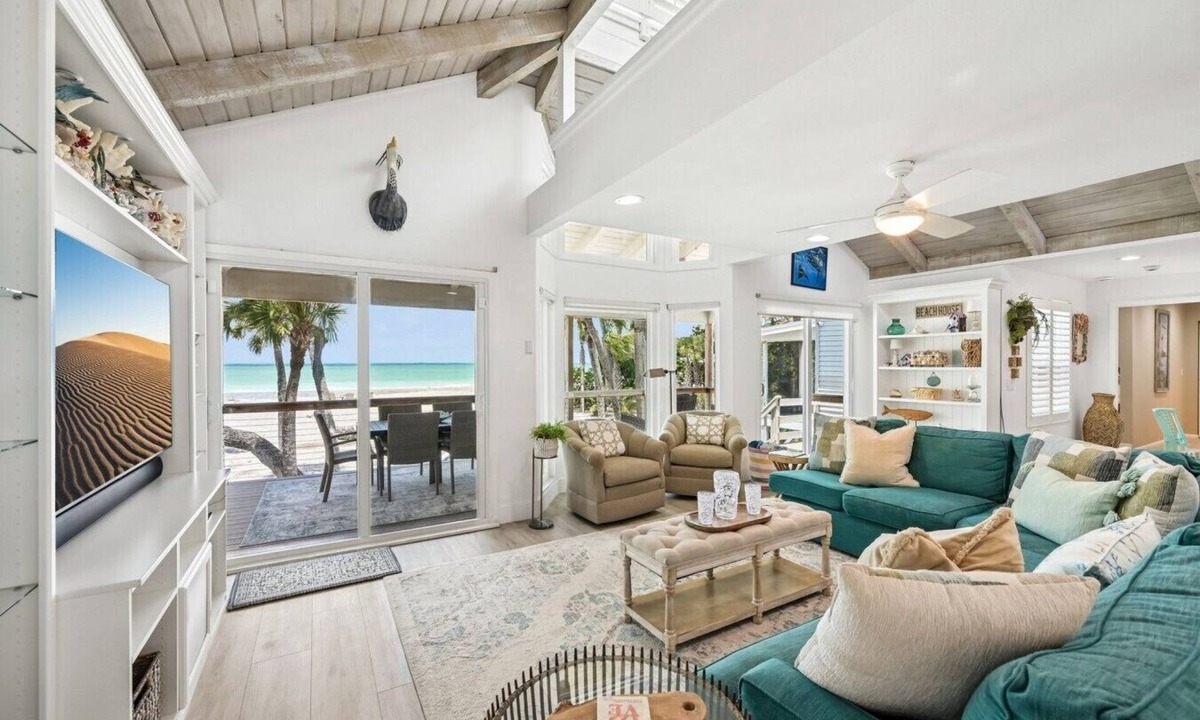 Englewood House | Manasota Key Beachfront Oasis: Private Luxury Jacuzzi & Breathtaking Gulf Views