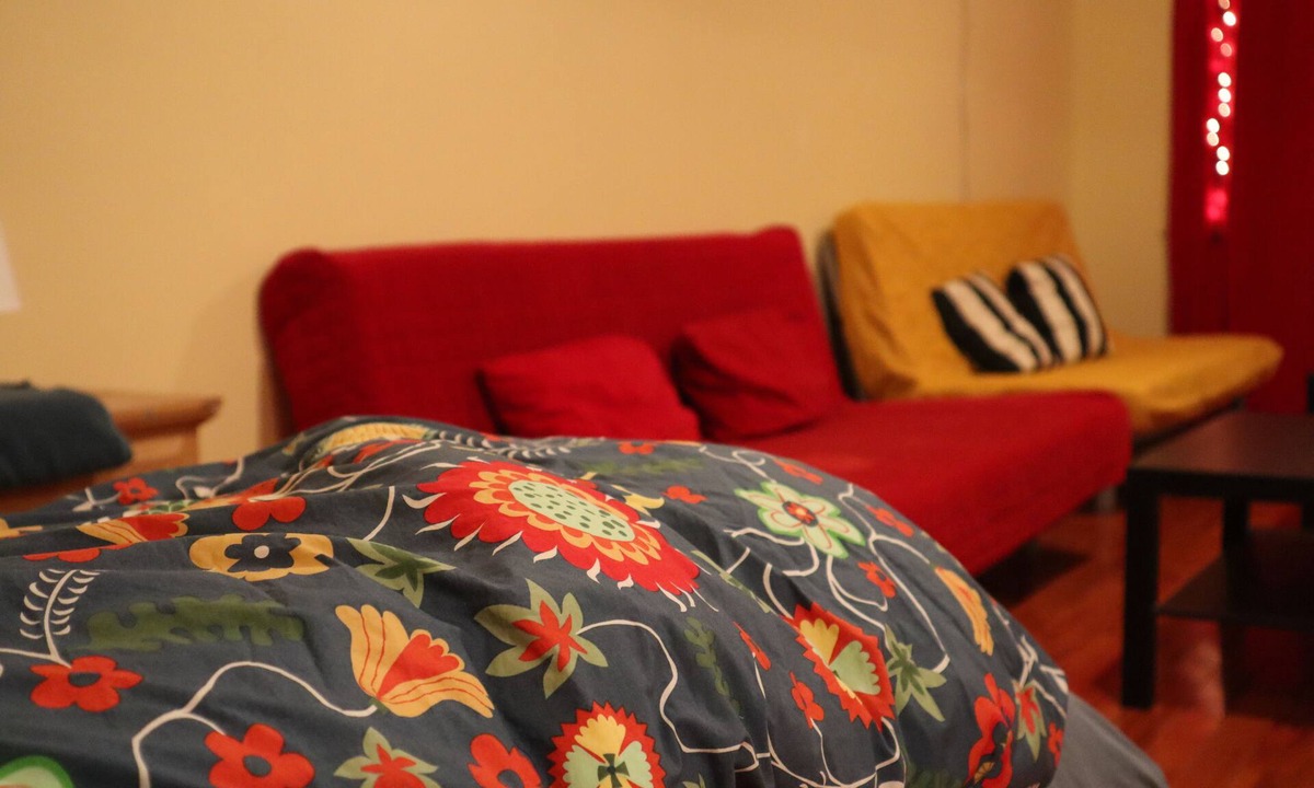 Queens House | MASSIVE 2 BR 2 BATH 15 MIN TO MIDTOWN IN VIBRANT NEIGHBORHOOD