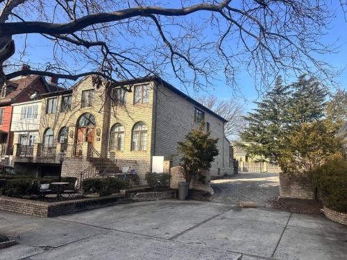 Constable Hook Apartment | Mega Mansion! 6BR-3.5BA | NYC | MetLife | Parking