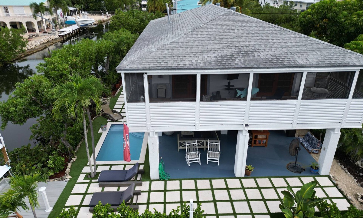 Ramrod Key House | Mermaid House: Heated Pool, Dual Dockage & Outdoor Bar on the Canal