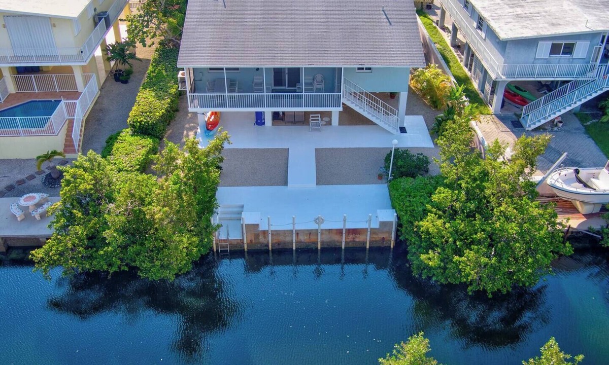 Rock Harbor House | Minty Manatee - Water Front