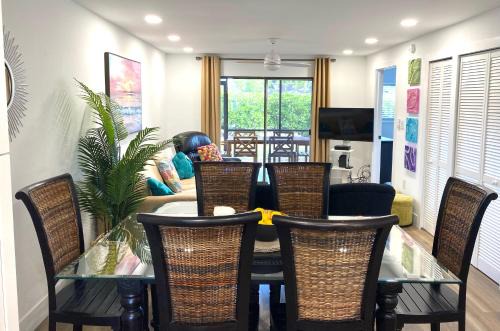 Iona Apartment | Minutes to Sanibel with Heated Pool, Tennis and Beach Gear