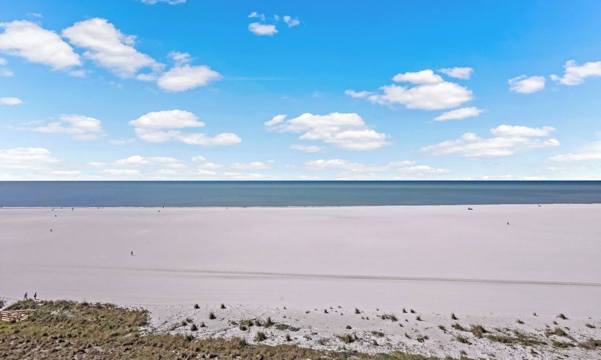 Marco Island Condo | Modern 11th Floor Beachfront Condo | Views/Pool