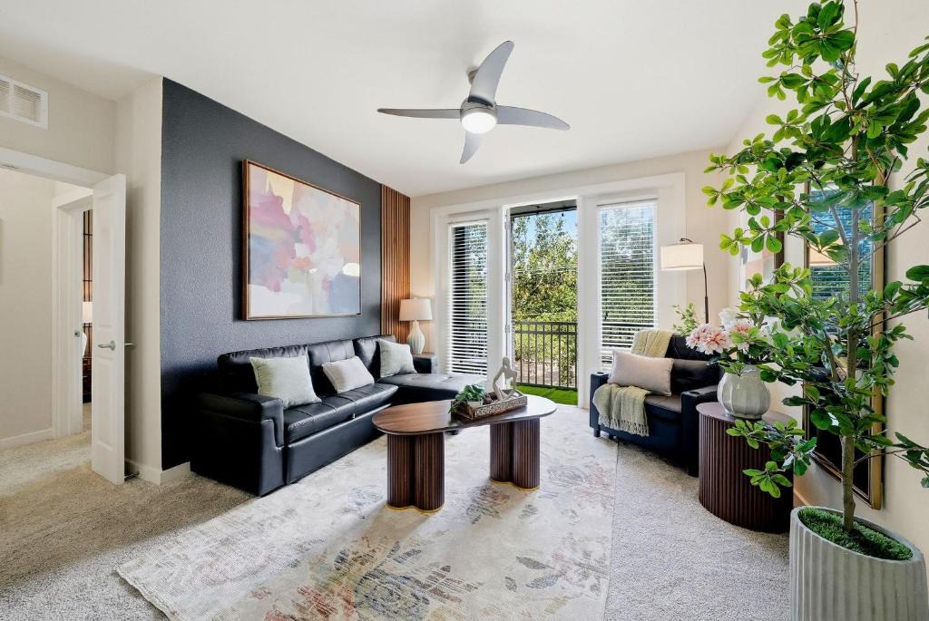 Courier City - Oscawana Apartment | Modern 2BR w Pool Pet-Friendly Unit #23