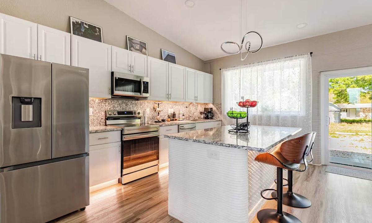 Tropic House | Modern 4BR/4BA Home with Parking & King Beds