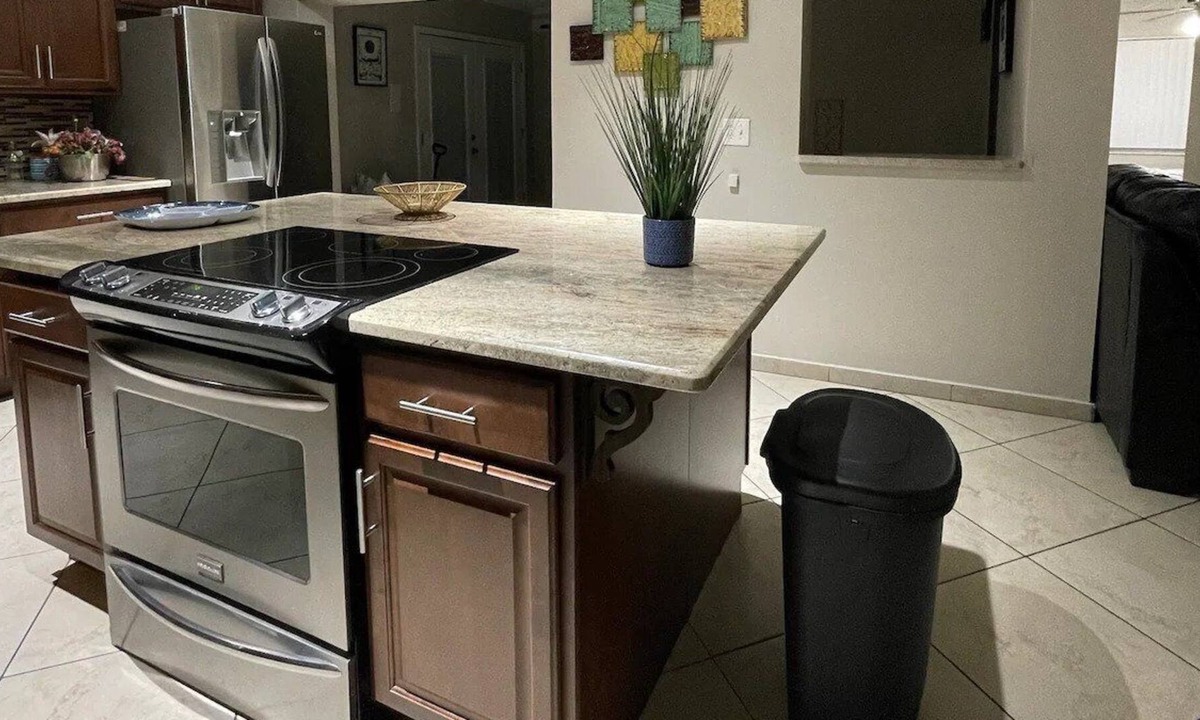 Shore Acres Villa | Modern 5 bedroom, 2 baths Venetian villa with pool