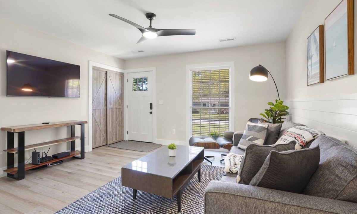 Mount Pleasant House | Modern Coastal Retreat - Walk to Dinner - Bike to Beach & Shem Creek