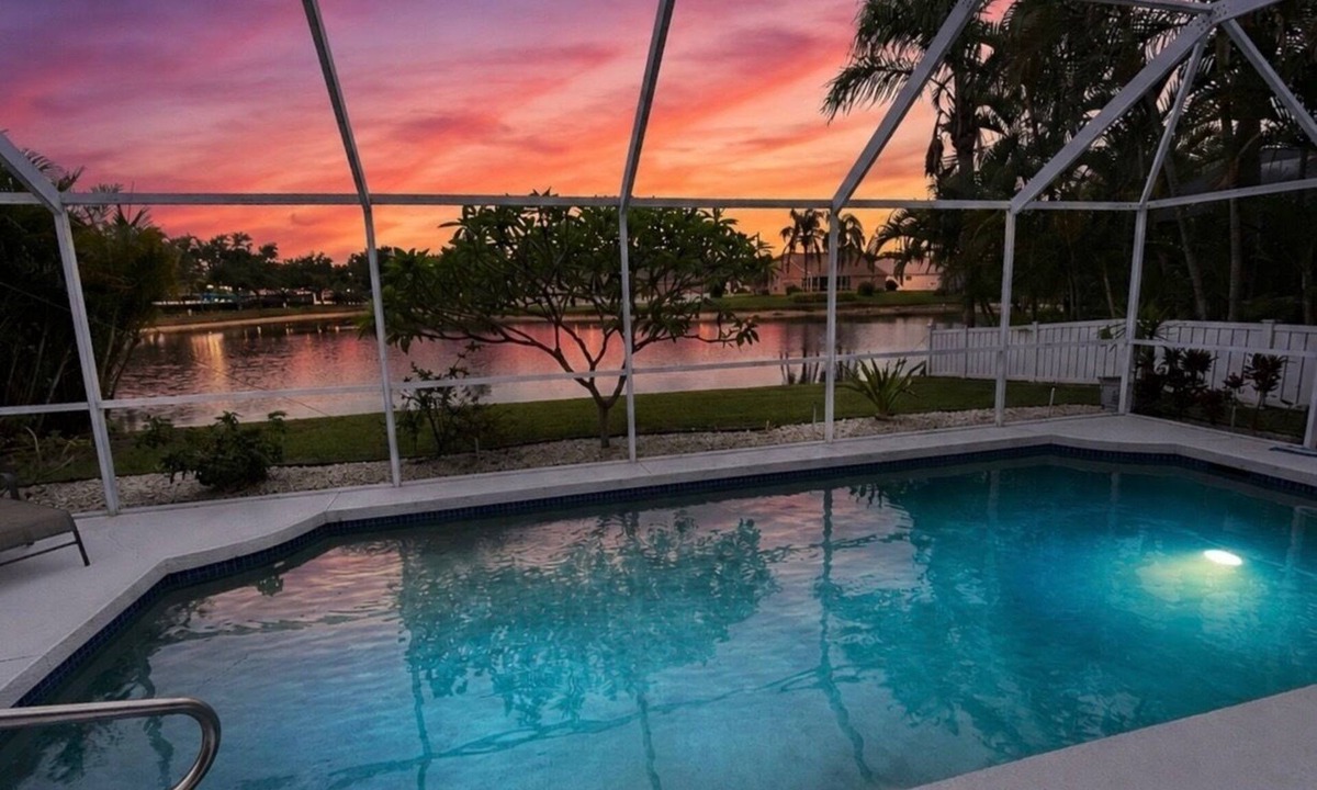 Sabal Harbour House | 🌴Modern Coastal Retreat Near Beaches, IMG Academy🌴