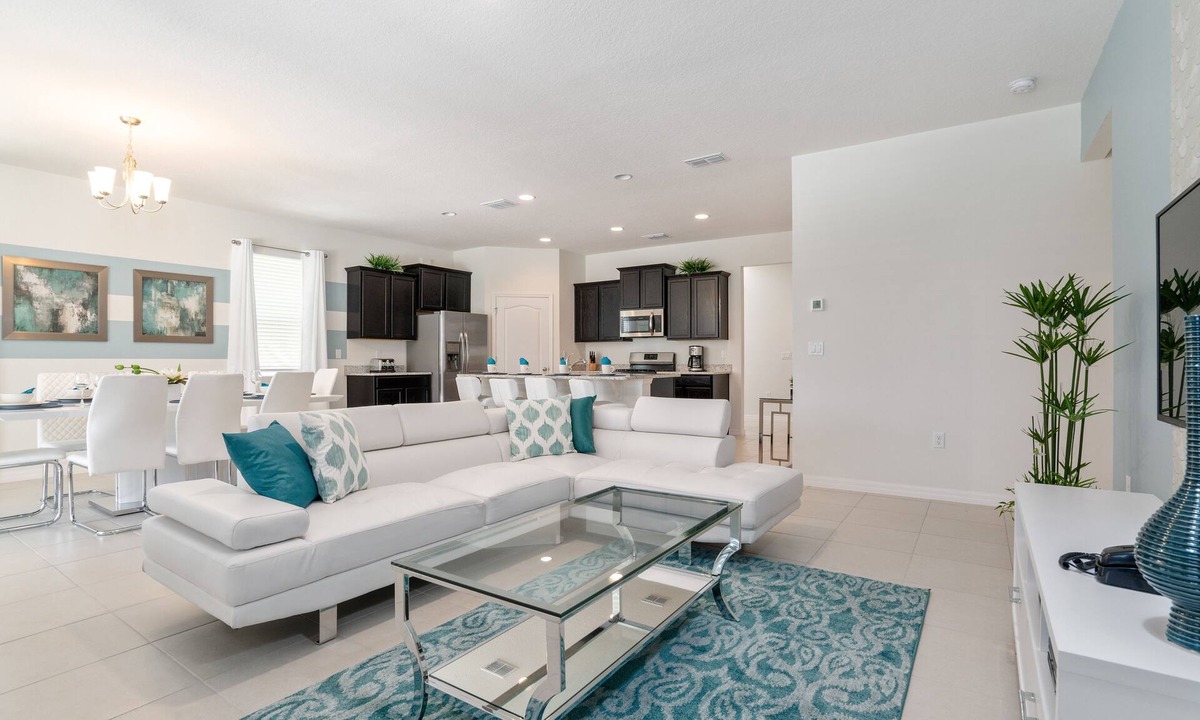 Sunridge Woods House | Modern Family friendly pool home near theme parks!