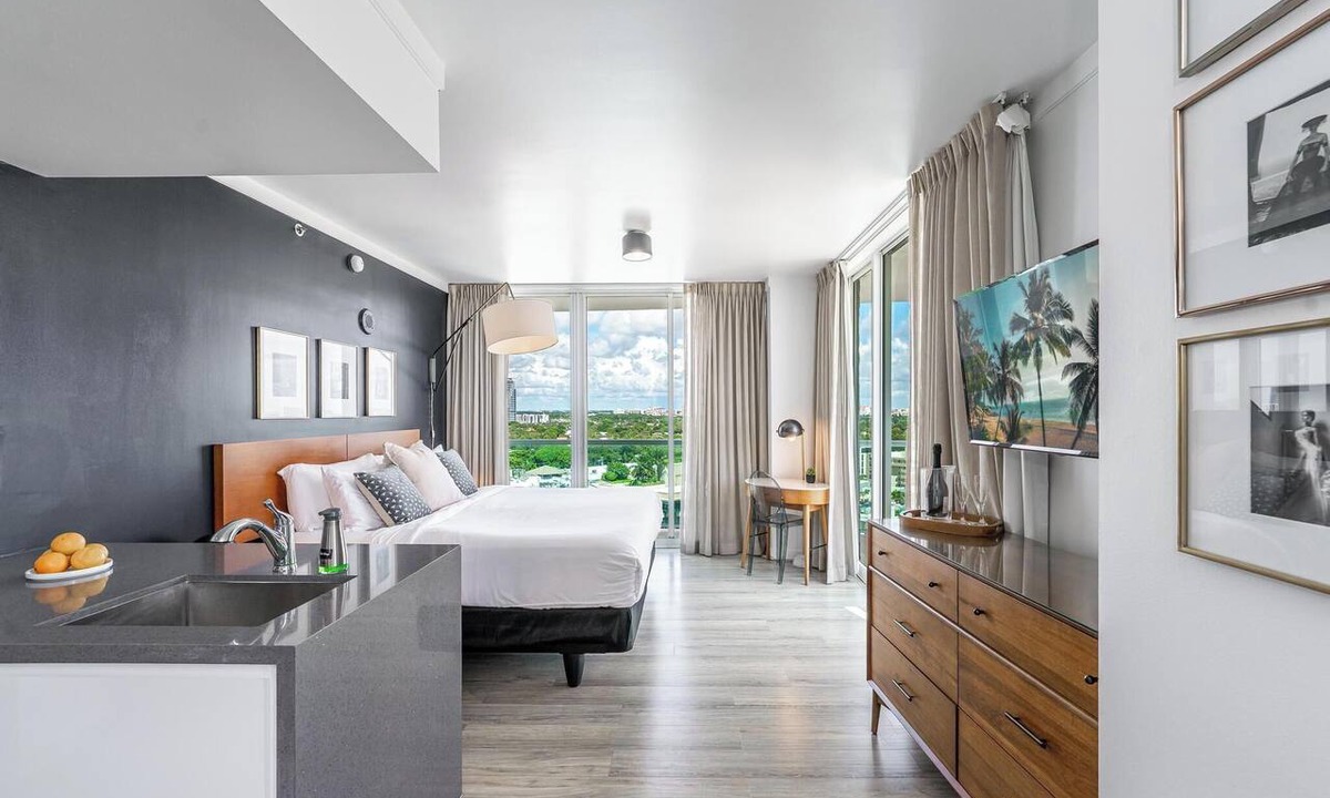 Coconut Grove Apartment | Modern Grove Studio | Parking & Washer/Dryer Included