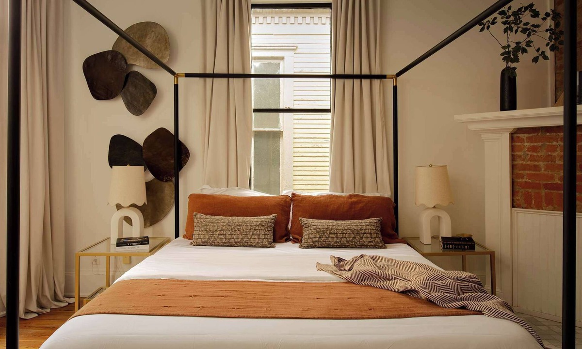 Dixon Park House | Modern Luxe Sophistication Near Forsyth Park