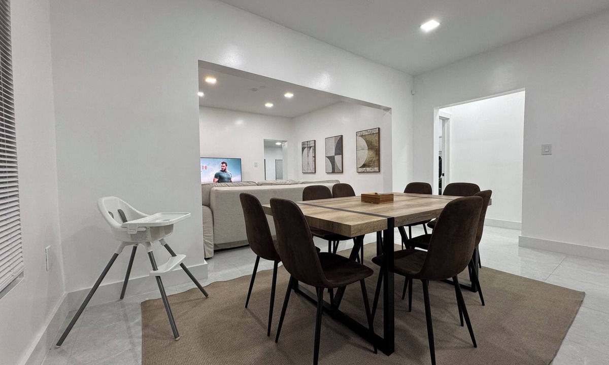 The Roads Villa | Modern Miami Villa w/Jacuzzi Near Brickell & Calle 8