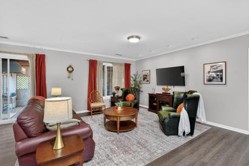 Montclair Apartment | Modern Retreat in the Heart of Montclair