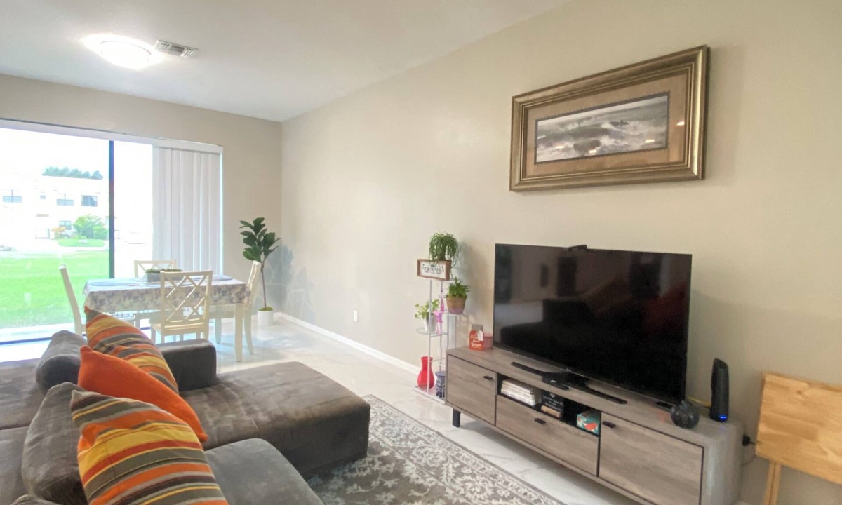 Fedhaven House | Modern Stay 2BR Townhouse Near Legoland, Disney/Universal & Bok Tower