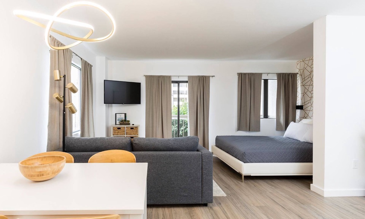 Florida Center Apartment | Modern Studio on I-Drive - pool + parking included