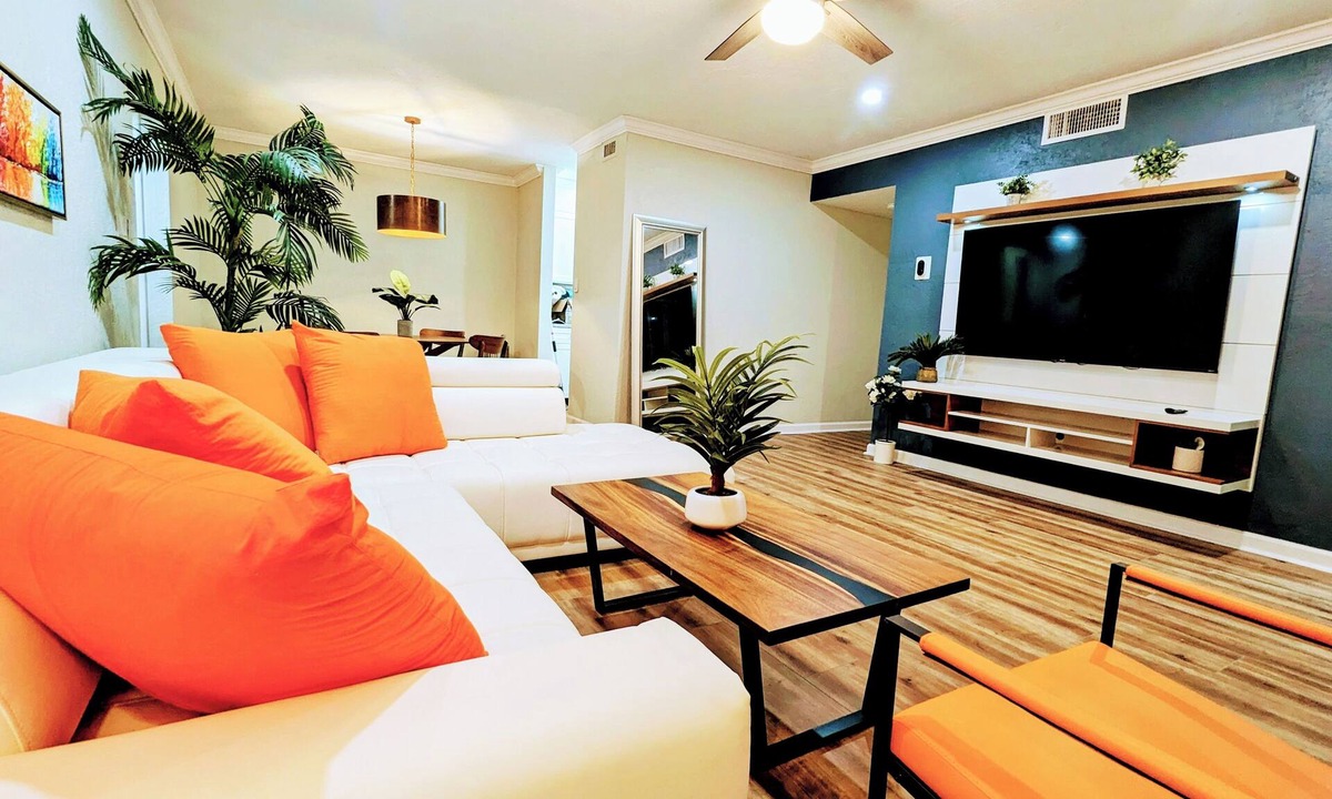 Temple Terrace Condo | Modern Tampa Condo near Busch Gardens, USF, Pool and gym
