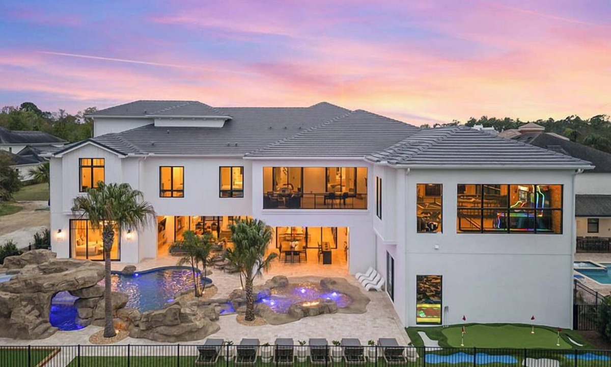 Four Corners Villa | Morlando Space Mansion-TT469