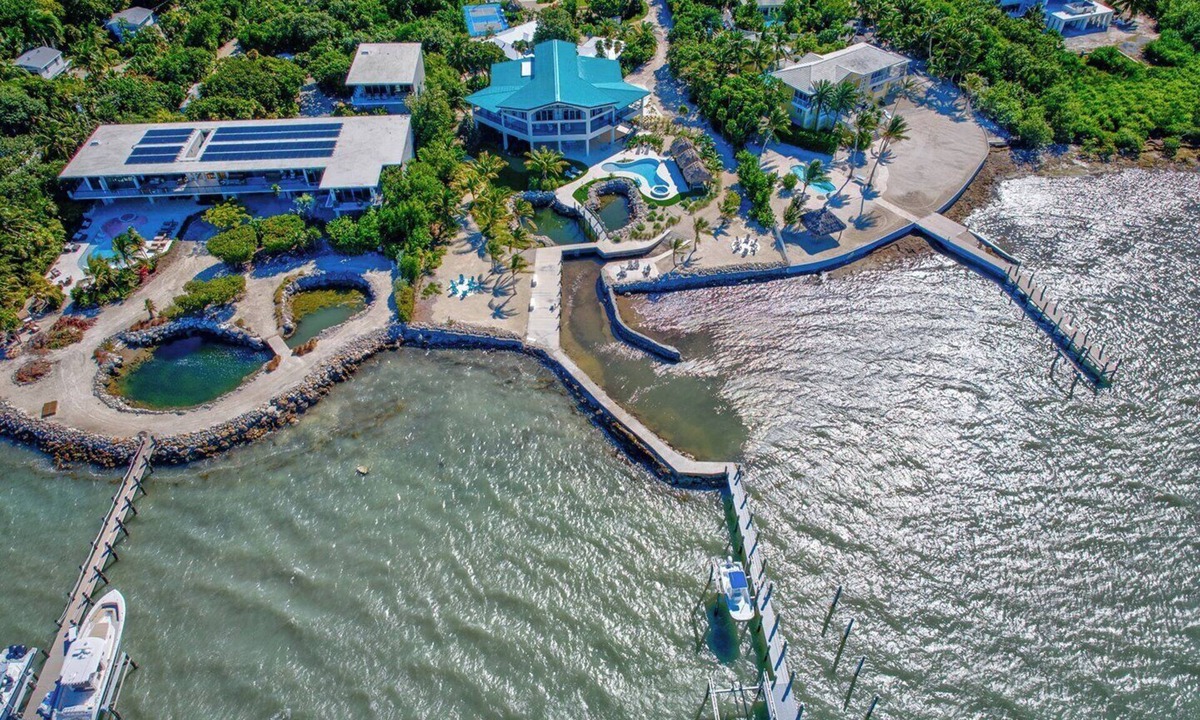 Marathon House | Morton Manor - Main House - 5bed/4.5bath single family home with private pool, dockage, pickleball court, putting green & more