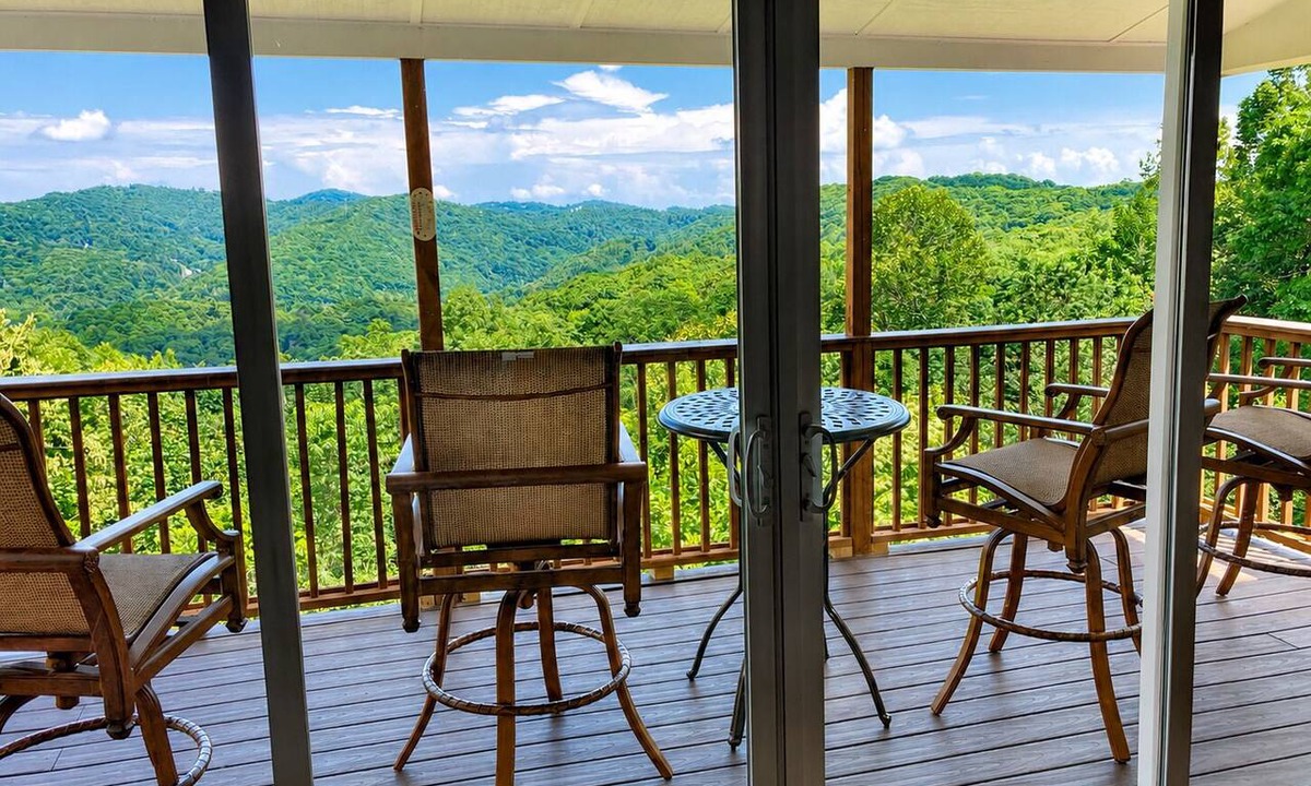 Blowing Rock Cottage | Mountainside Cottage! Great Views, Close to Appalachian Ski Mtn, Free WiFi!