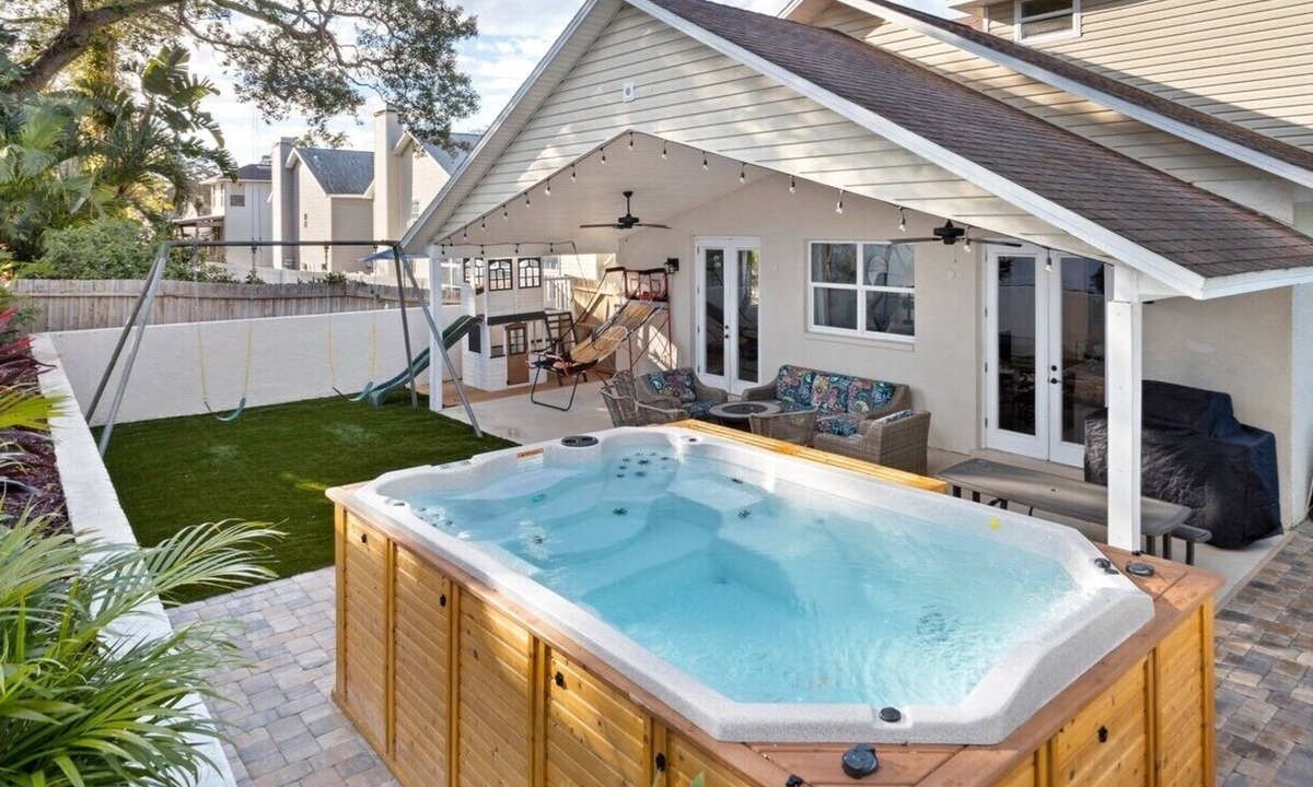 Palm Harbor House | Multi Family, Close to Beaches, Great Back Yard FL#DWE6218061, Cert#STR26-00409