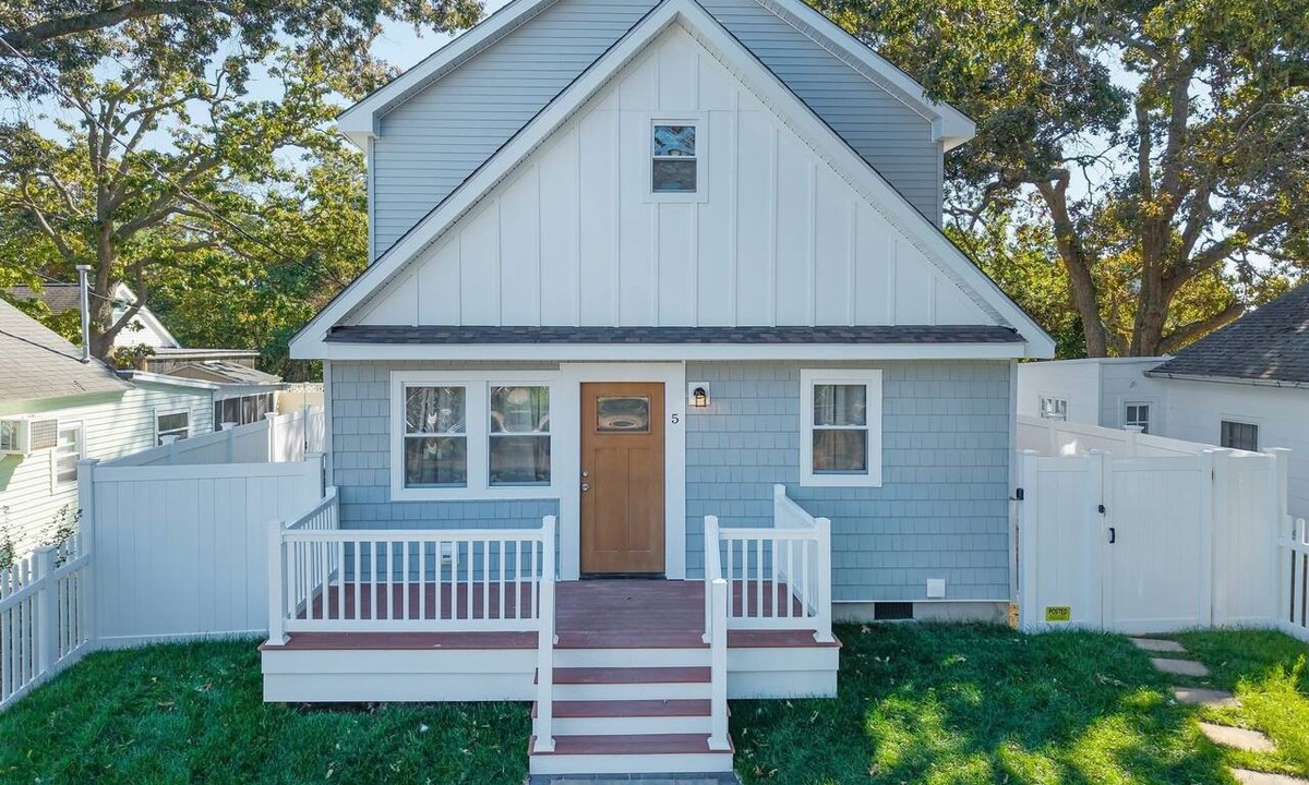 North Cape May House | N Cape May, 4 Bedroom, Bay Beach, Sleeps 10, Dog Friendly Coastal Retreat