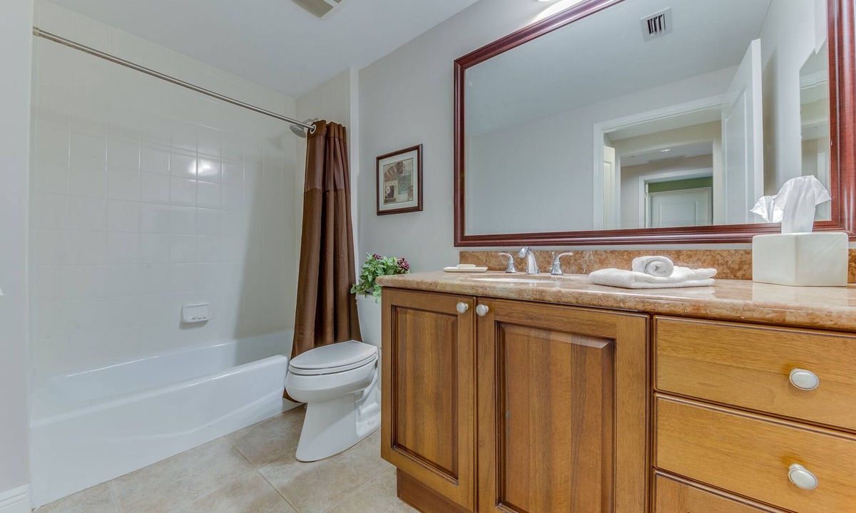 Royal Harbor Condo | Naples Bay Resort Shopping Food and Resort Amenities