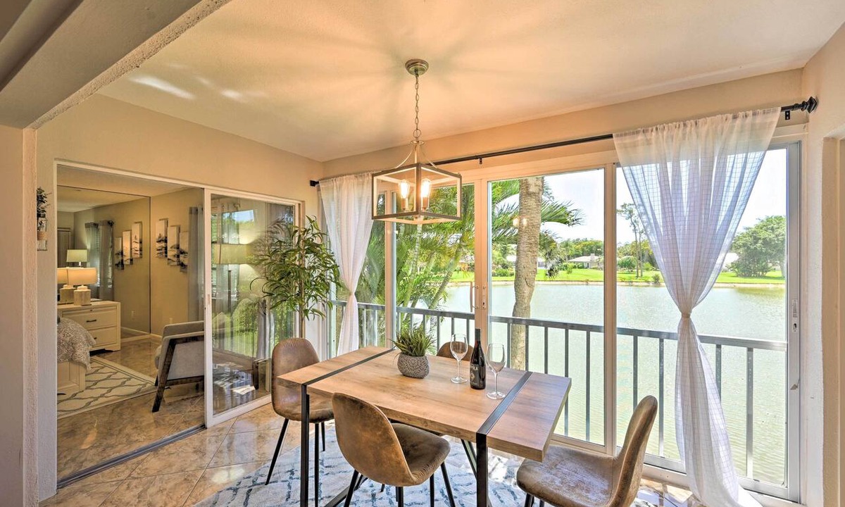 Central Naples Condo | Naples Condo w/Enclosed Balcony & Lake Views!