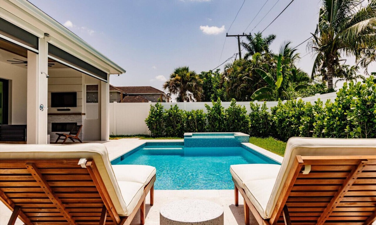 Naples Park House | Naples Luxury Orange Blossom Oasis Beach Home Heated Pool/Spa Pet Friendly