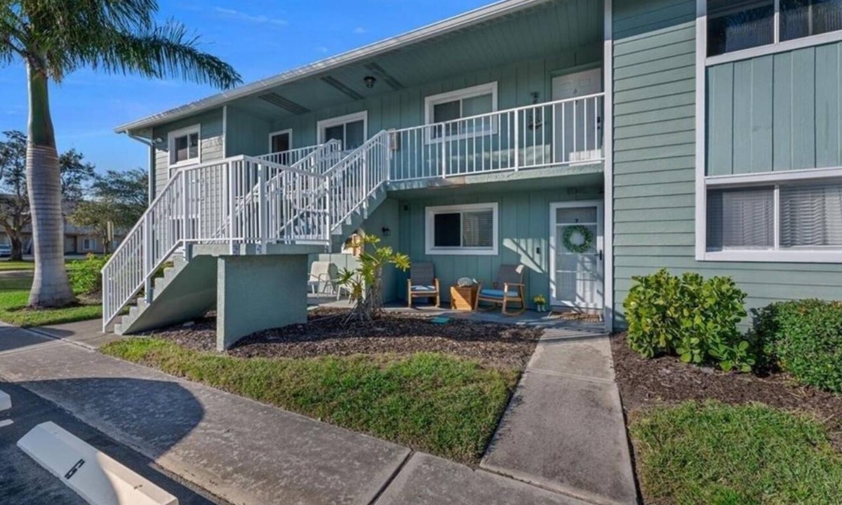 Palm River Estates Condo | Naples Paradise Condo – Resort Pool + Prime Location