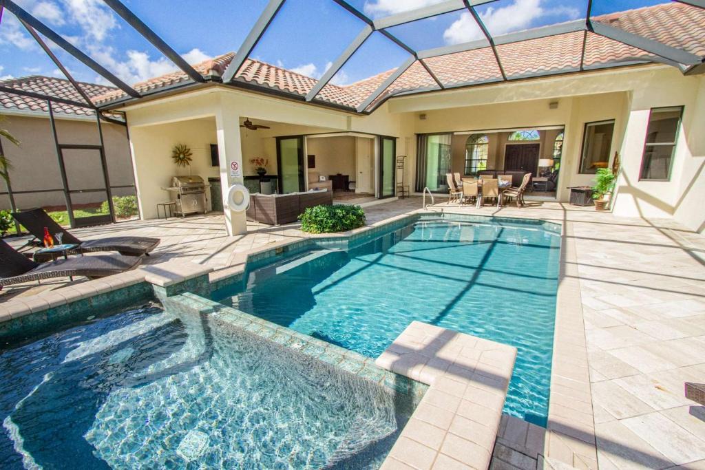 Central Naples House | Naples Starfish House - Upscale weekly rentals