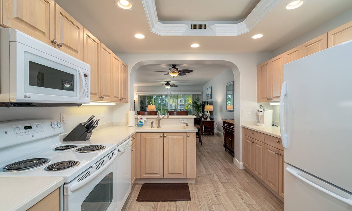 South Island Condo | Near Beach and Shopping| Pool & Spa