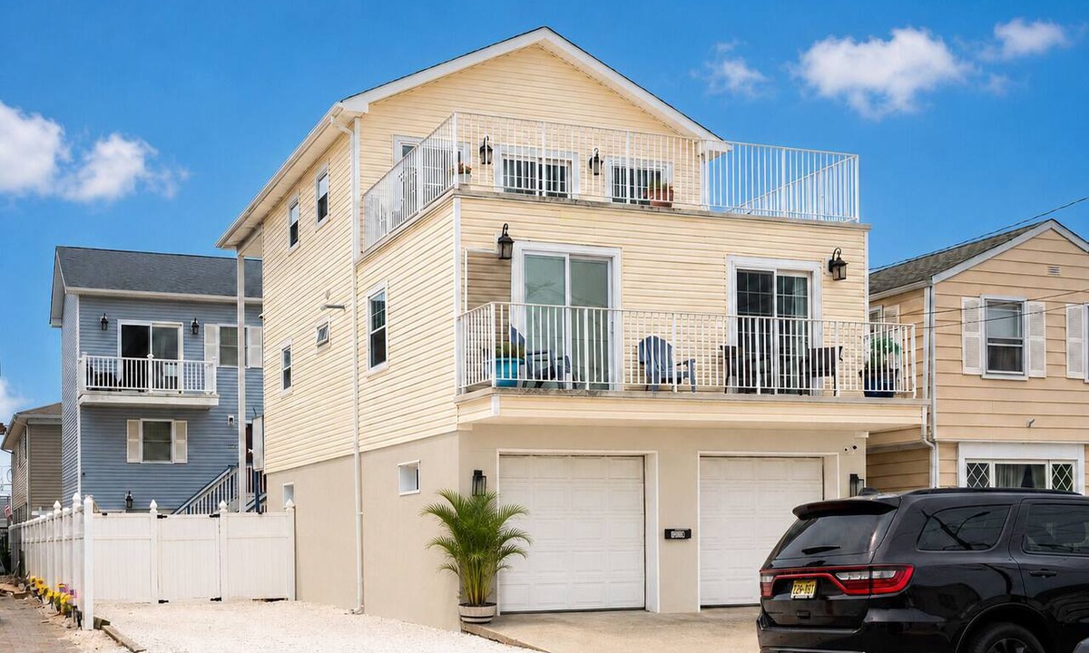 Seaside Heights House | Near Beach Very Large LUX Family Rental - 4BR- 2 Bath, - Sundeck, Game room,