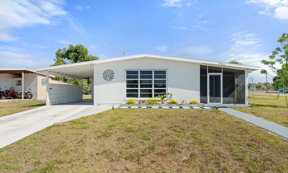 North Port House | Nestled in North Port. Updated 2 Bed/1 Bath.