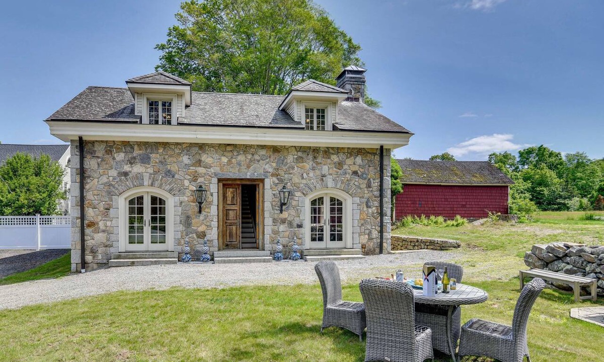 Stonington House | NEW! Beautiful Stone House Near Mystic, Beaches & Foxwoods. Pets Welcome.