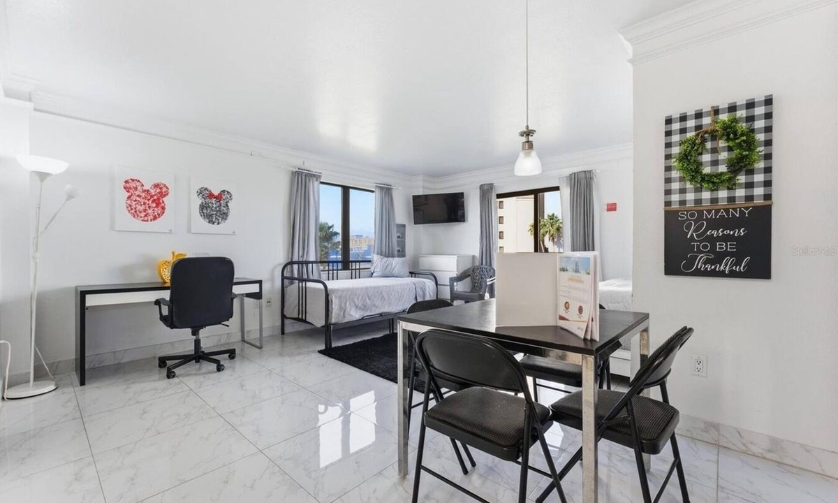 Florida Center Apartment | New Listing! Lovely Studio for 3 close to everything