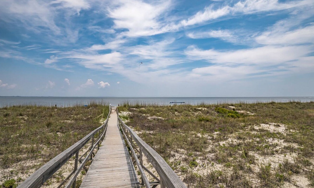 Beachwalk Condo | New listing - Condo on Harbor Island
