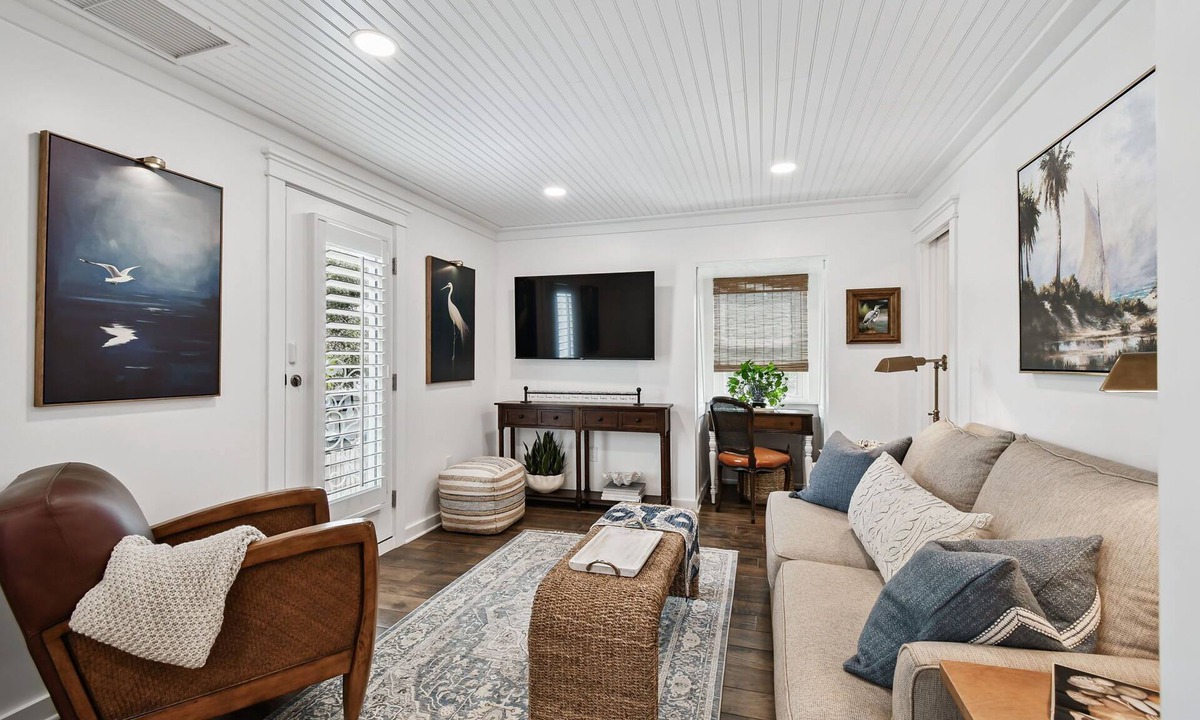 Seminole Apartment | New luxury apartment in Seminole. Less than 5 minutes to Gulf beaches!