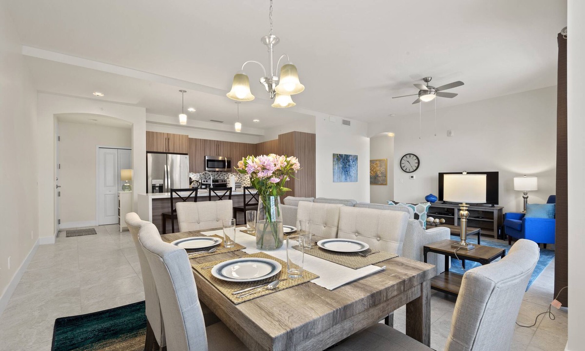 Majestic Palms Condo | New, Modern, Close to Beaches!