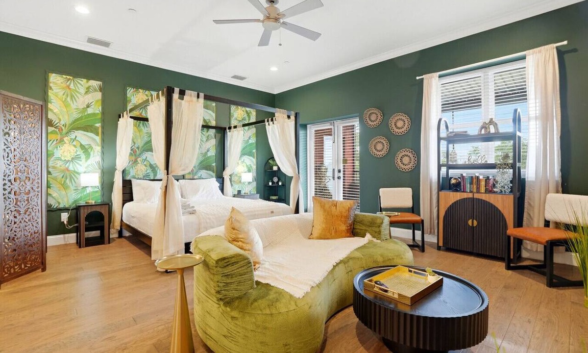 Historic Ybor Apartment | NEW! Rumba Roost - Stunning Ybor On 7th Ave - Shared Balcony