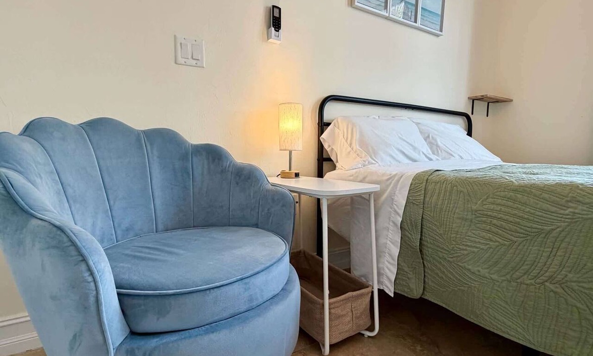 Bonita Shores Apartment | NEW Sun-Filled Queen Studio near Beach