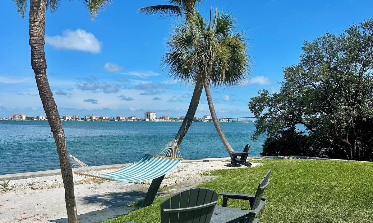 Boca Ciega Isle House | New-Waterfront 3BR 2 1/2 Bath, Amazing View, Beach, Fishing, Beautiful Sunrises!