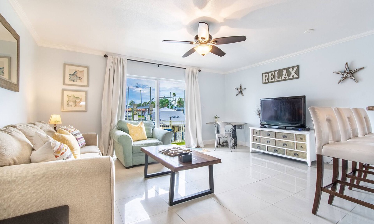 Belle Vista Condo | NEWLY REMODELED!! COZY & PET FRIENDLY CONDO ON THE BAY & ACROSS FROM THE BEACH