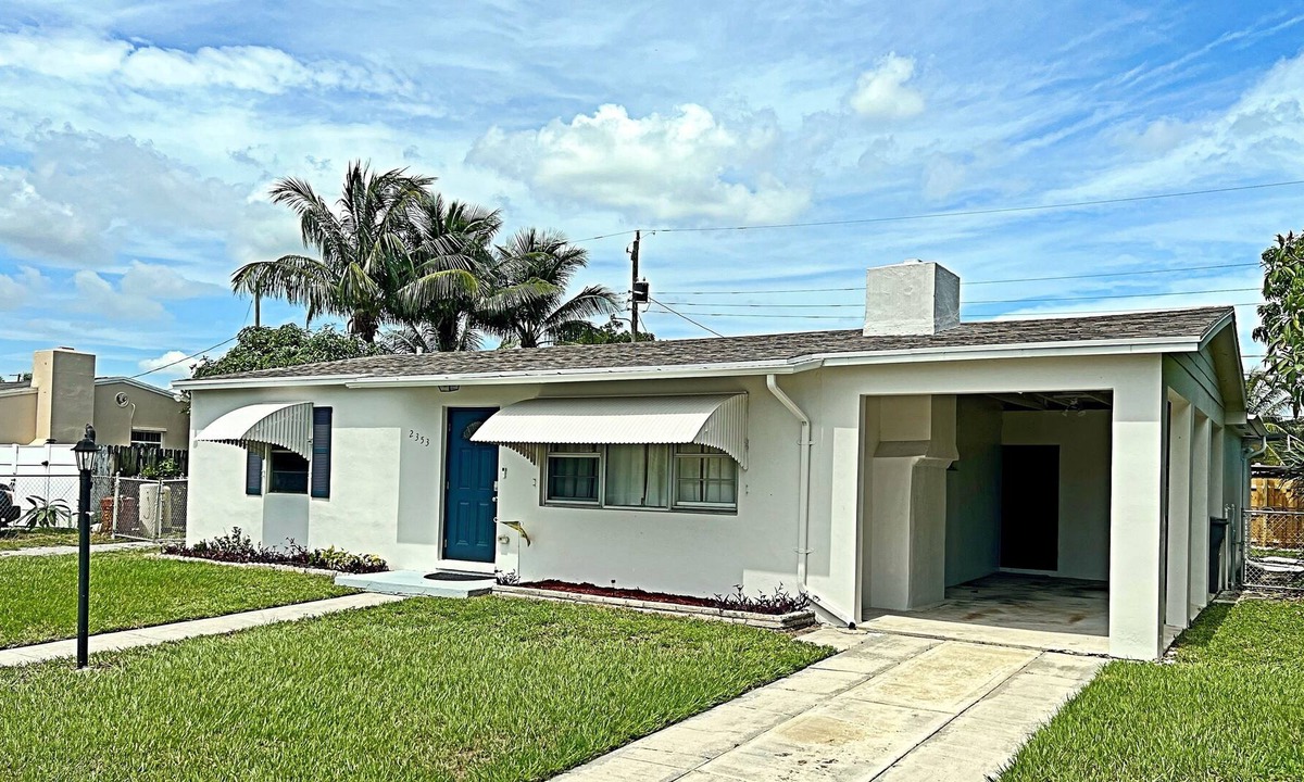 Westgate House | Newly remodeled, centrally located near the Palm Beach airport & the beaches!