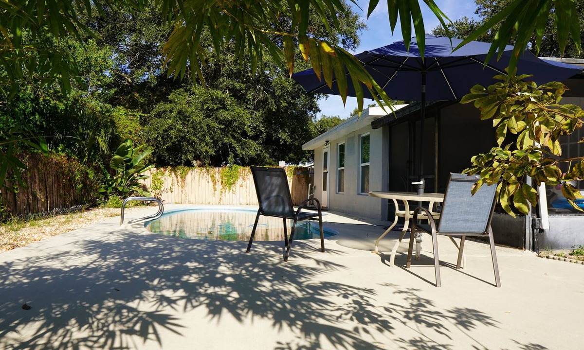 Lakeview Village House | Newly Renovated 4 Bedroom Pool House
