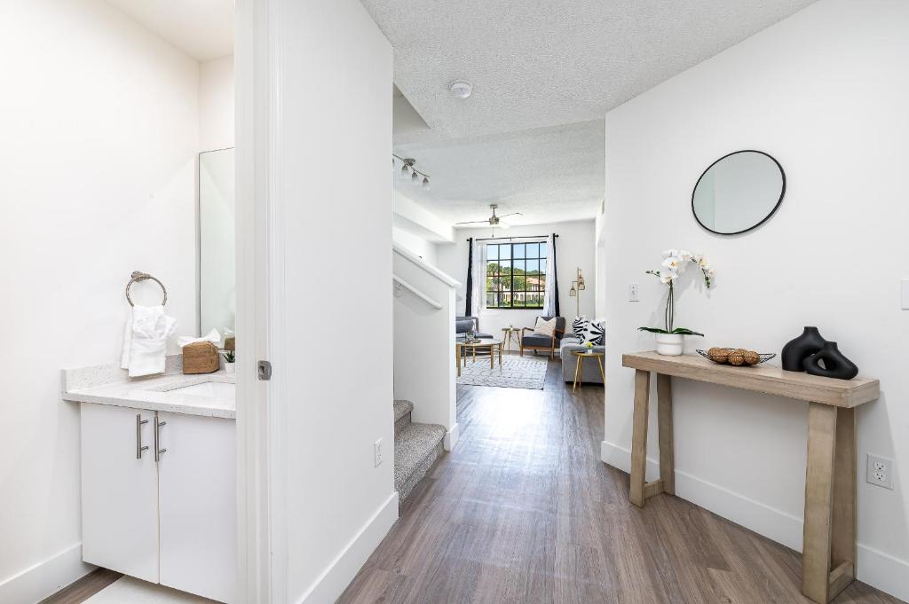 Delray Beach Apartment | Newly renovated Townhome with King bed
