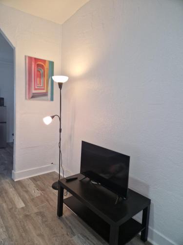 St. Petersburg - Clearwater Apartment | Nice 1 Bedroom Apartment in Sunny Days Motel 3