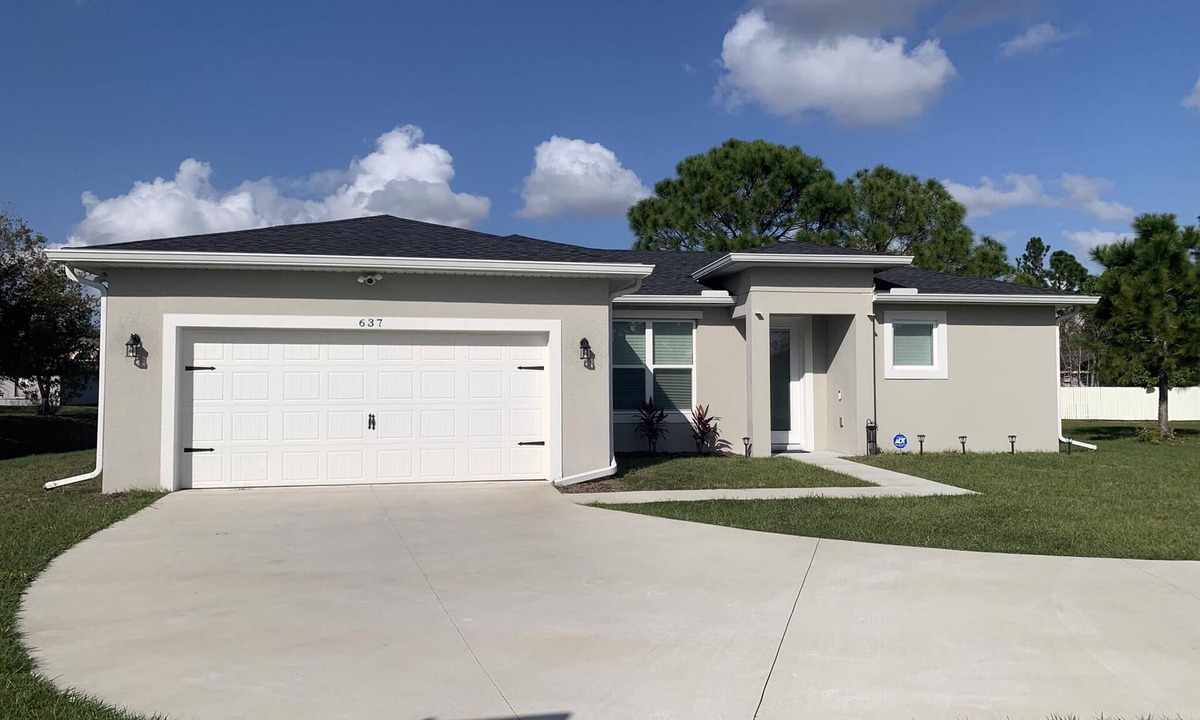 Poinciana House | Nice and quiet location, a refuge from the hustle. Brand New house with 3 spacio