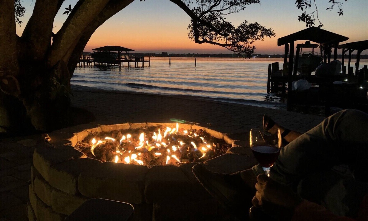 Tropic House | NOW ACCEPTING ONE YEAR LEASES ON OUR WATERFRONT HOME!