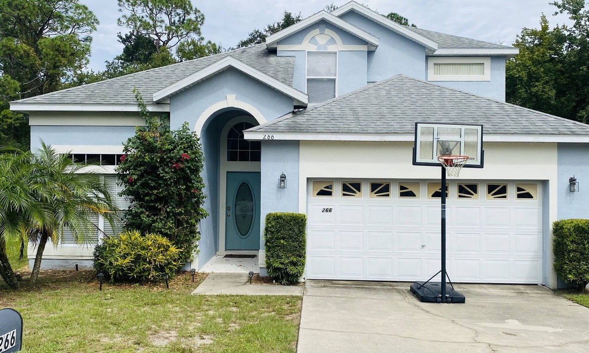 Thousand Oaks House | Oakchase villa with pool and gameroom sleeps 8 guests easy!